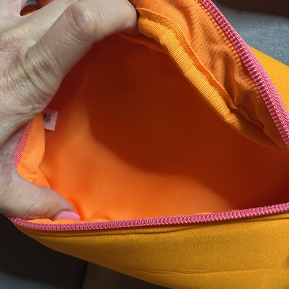 “Peloton-Orange and Red Waist Bag” - Picture 2 of 8